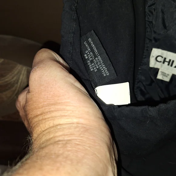 Chia's Black Blouse with Classic Sleeveless Design - Picture 2 of 3